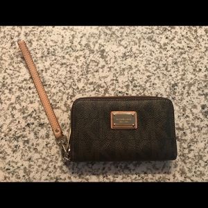 Michael Kors Smartphone Wristlet